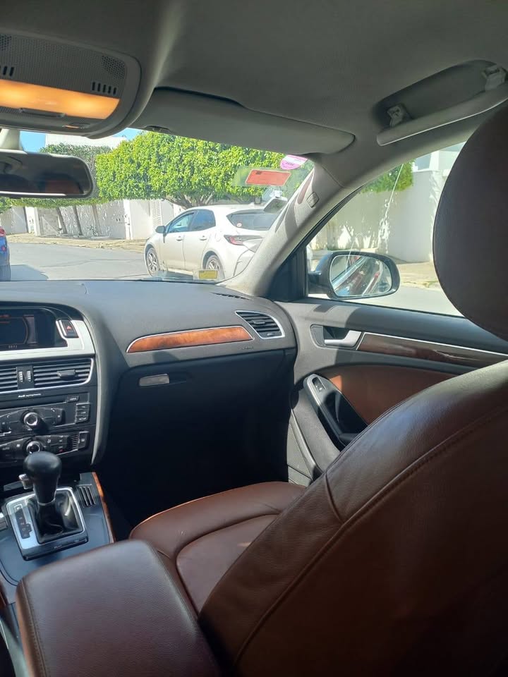 interieur-audi-a4-cuir-volant-multifonction