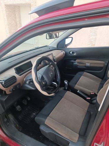 interieur-citroen-cactus-tableau-bord-ecran