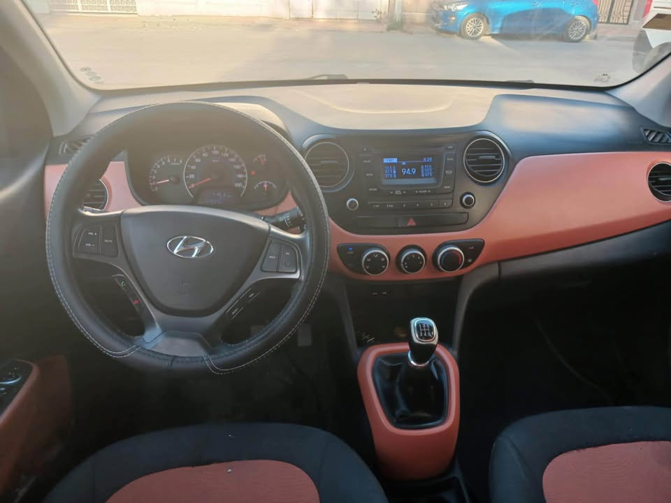 interieur-hyundai-grand-i10-5cv-essence-2016