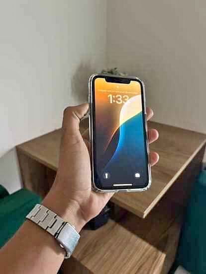 iphone-11-noir-64go-sfax-faceid-bon-etat