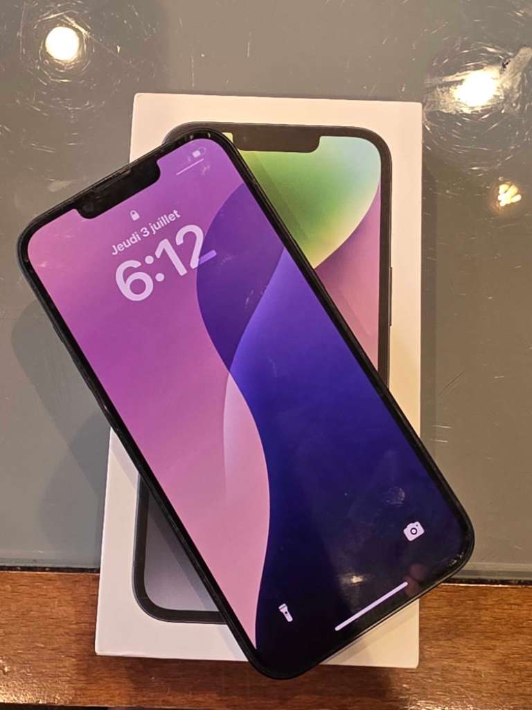 iphone-14-noir-presque-neuf-nabeul