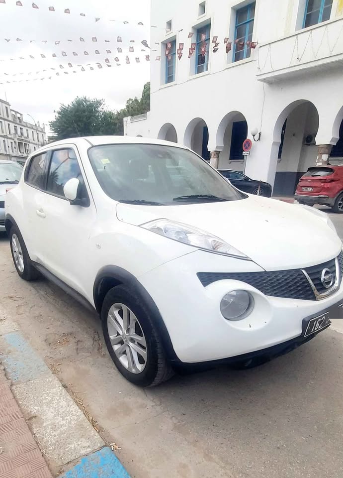 juke-blanche-sellerie-propre-voiture-entretien