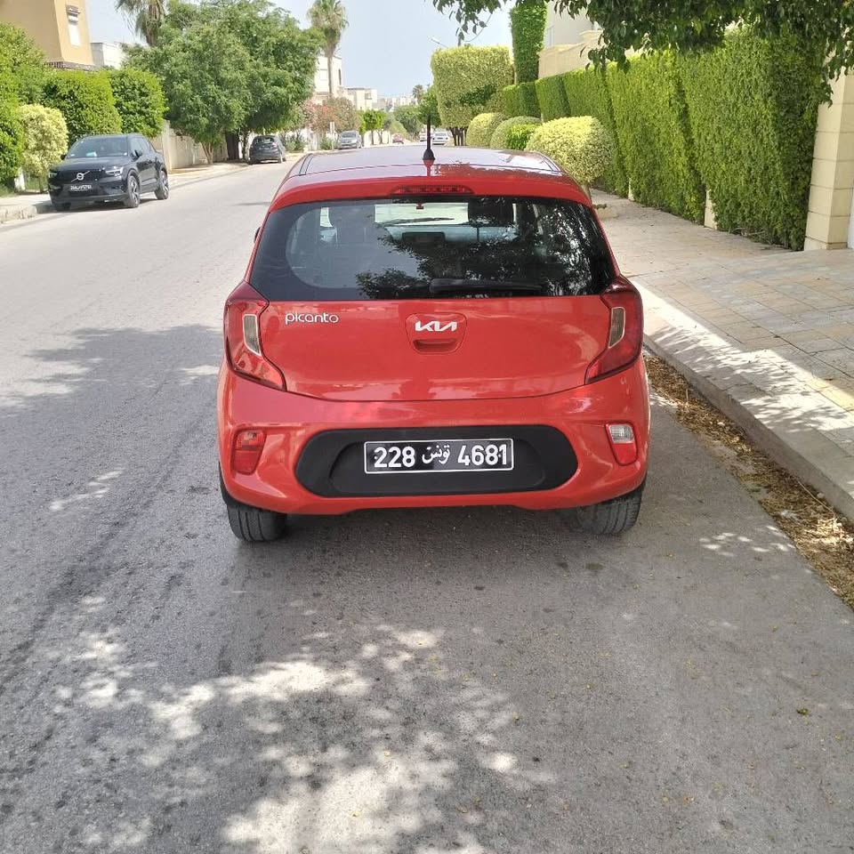kia-picanto-1ere-main-voiture-propre-boumhal