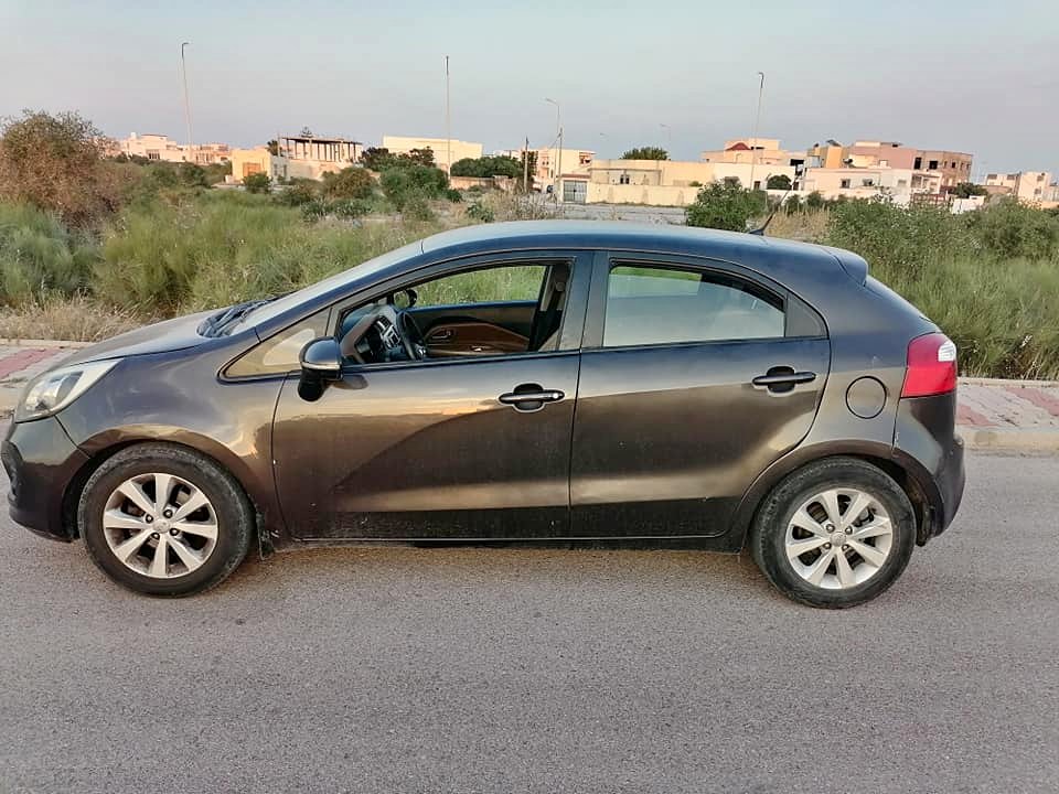 kia-rio-2013-hammam-chatt-voiture-occasion