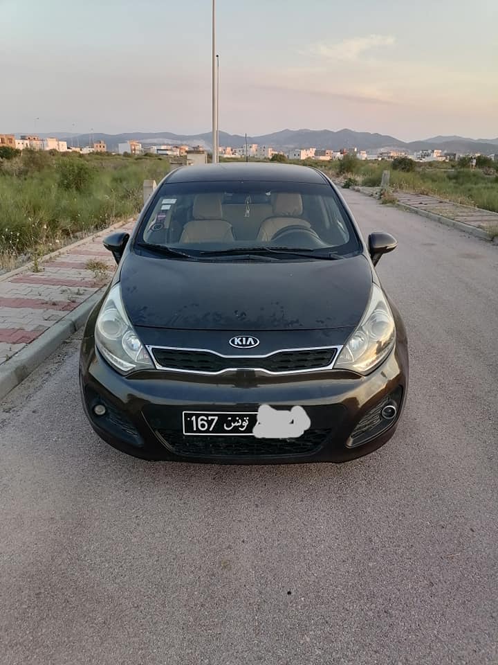 kia-rio-climatronique-volant-multifonction