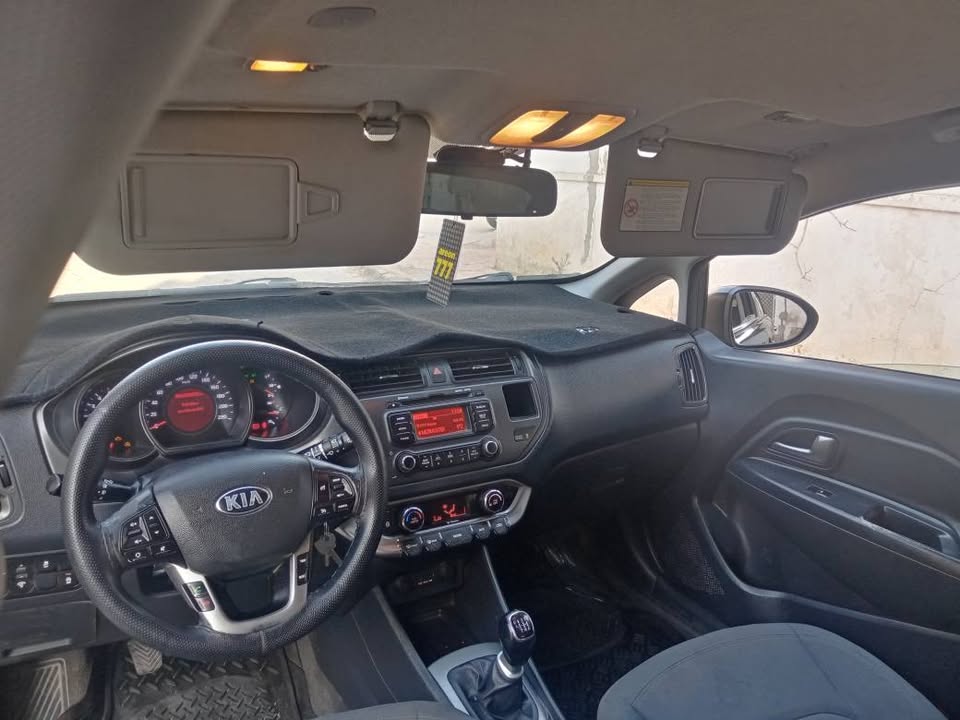 kia-rio-interieur-volant-multifonction-2012