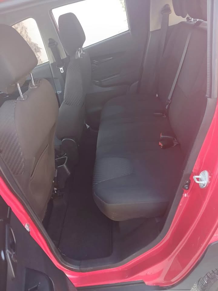 kuv100-2020-rouge-abs-airbags-clim-auto