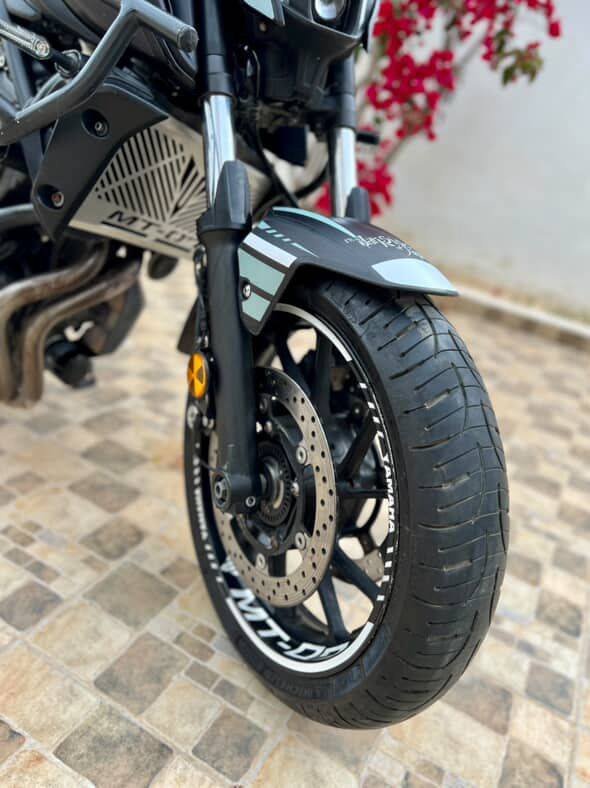moto-mt07-yamaha-noire-sport-a-vendre-sousse