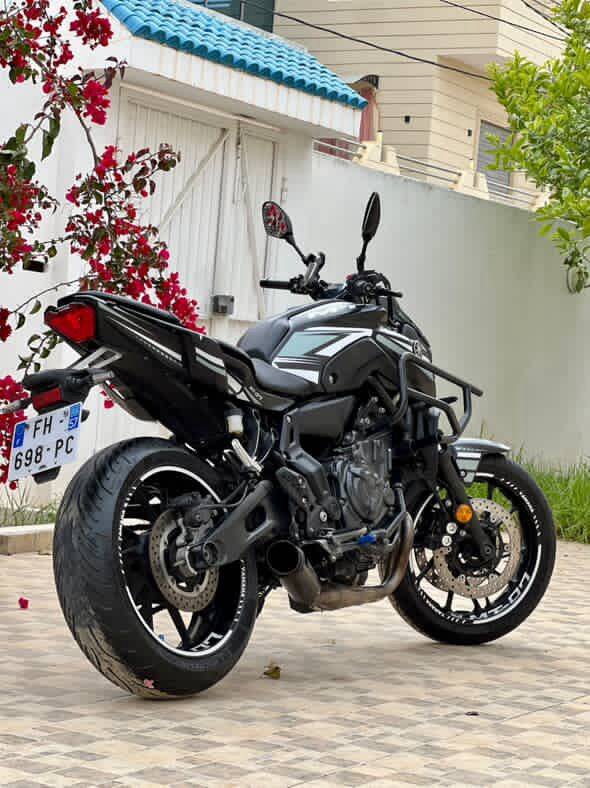 moto-sportive-naked-bike-yamaha-mt07-2021