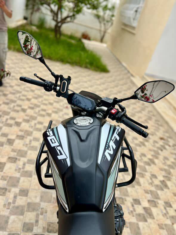 moto-yamaha-mt07-roadster-noire-2021-tunisie