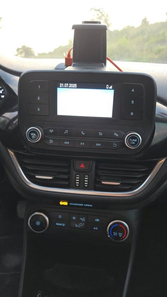 petite-voiture-blanche-a-vendre-tunis