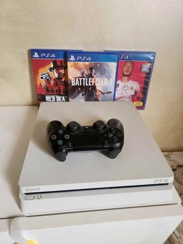 ps4-slim-blanche-500go-a-vendre-gabes