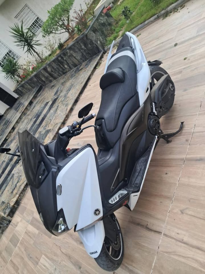 scooter-sport-yamaha-tmax-a-vendre