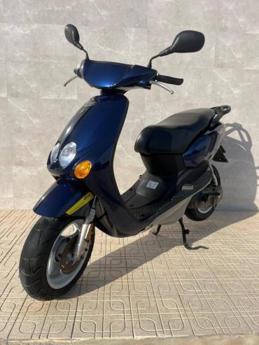 scooter-yamaha-propre-moteur-silencieux
