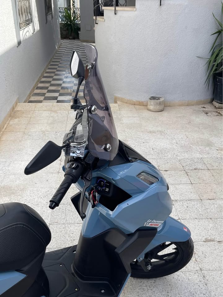 slc-azur-scooter-design-sportif