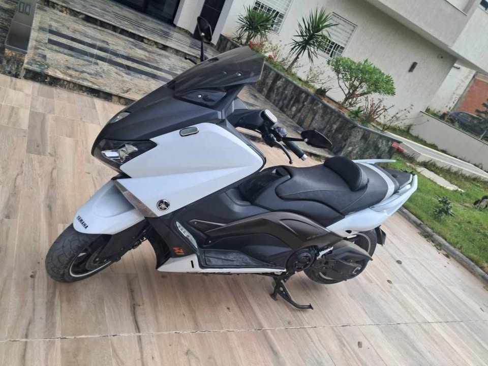 tmax-530-akrapovic-double-embrayage