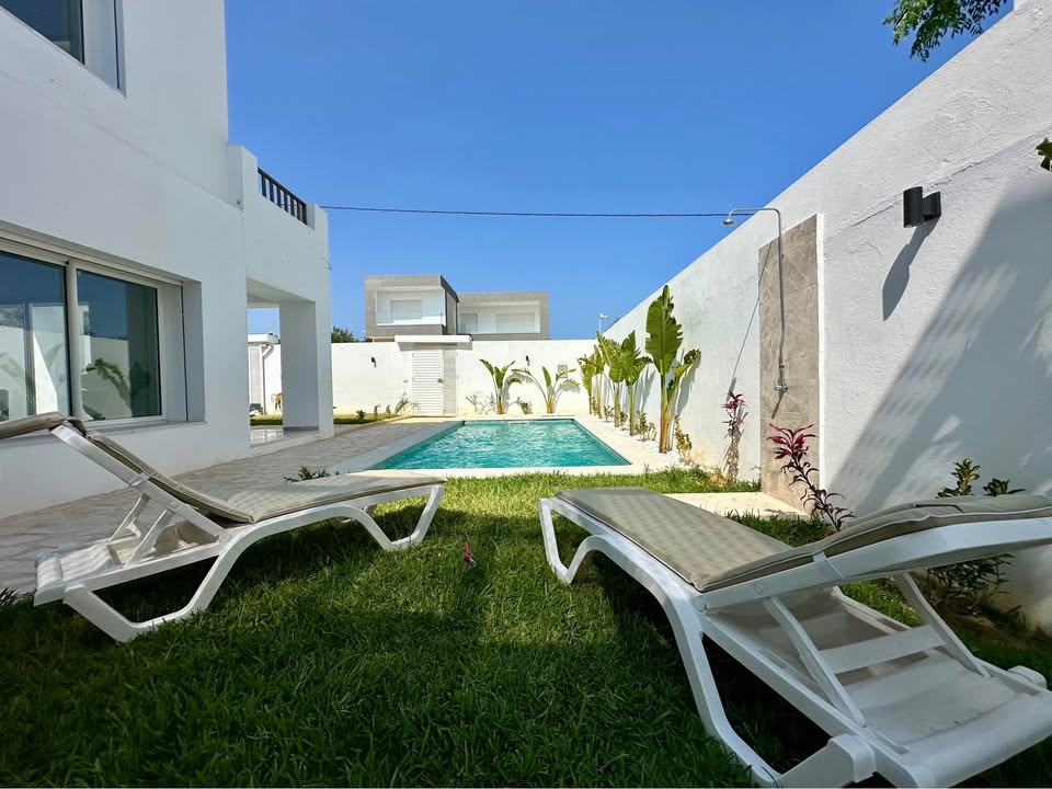 villa-calme-piscine-750d-monchar