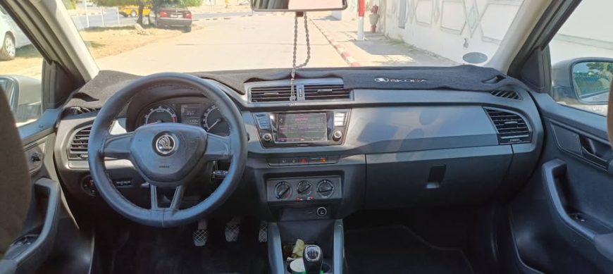 voiture-essence-skoda-fabia-bluetooth-clim