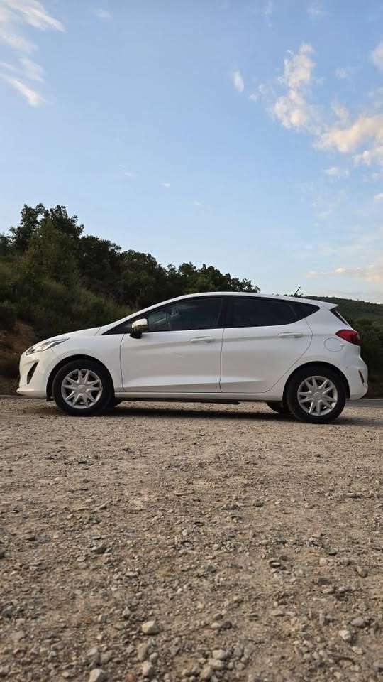 voiture-ford-fiesta-blanche-tunisie-occasion