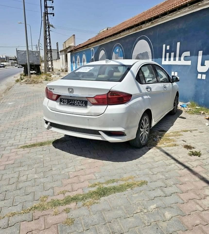 voiture-honda-city-essence-7cv-tunisie