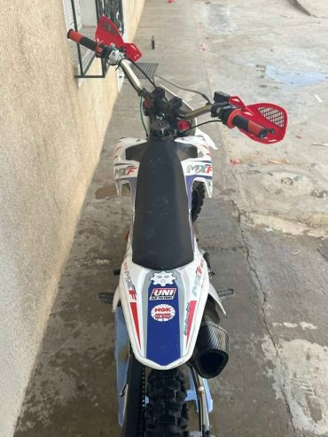 vue-arriere-moto-cross-mxf-bastos-140cc