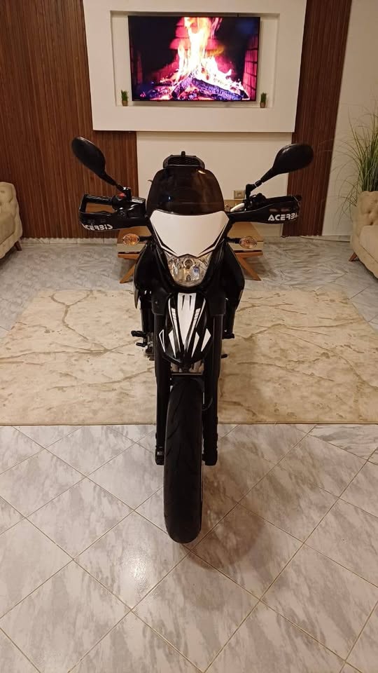 yamaha-supermotard-660-akrapovic-tunisie