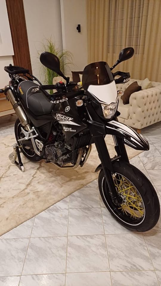 yamaha-xtx-ligne-akrapovic-prix-25800dt