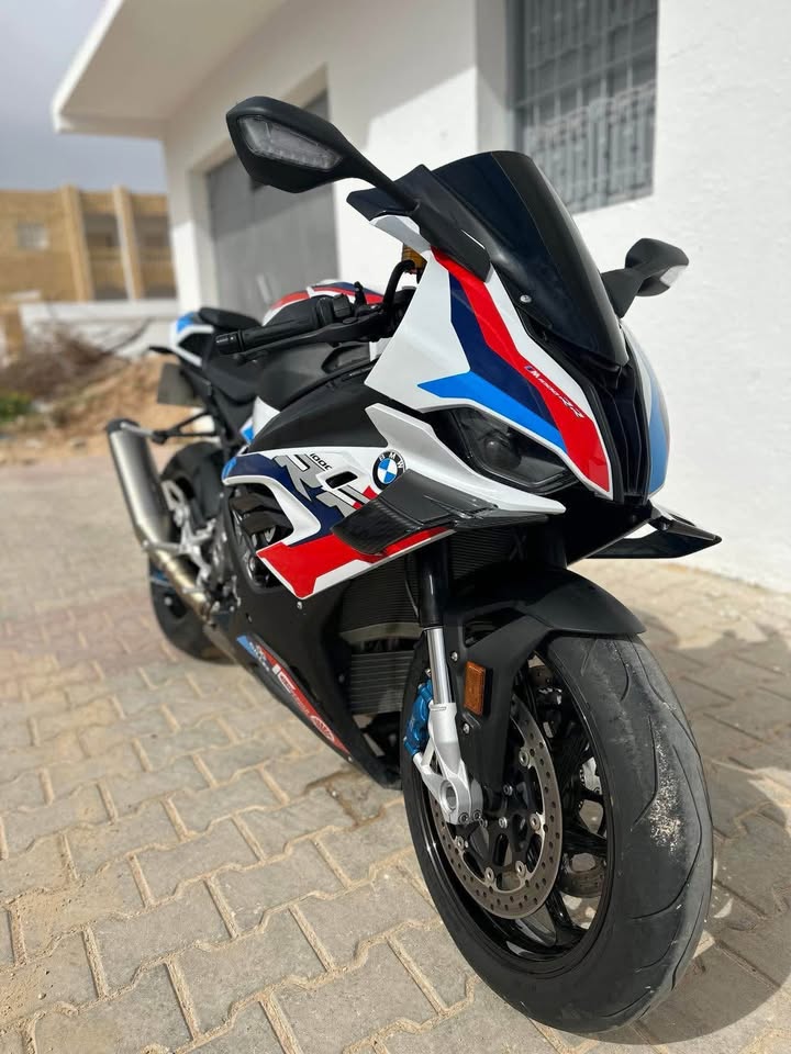 bmw-m1000rr-blanche-rouge-bleu-tunisie