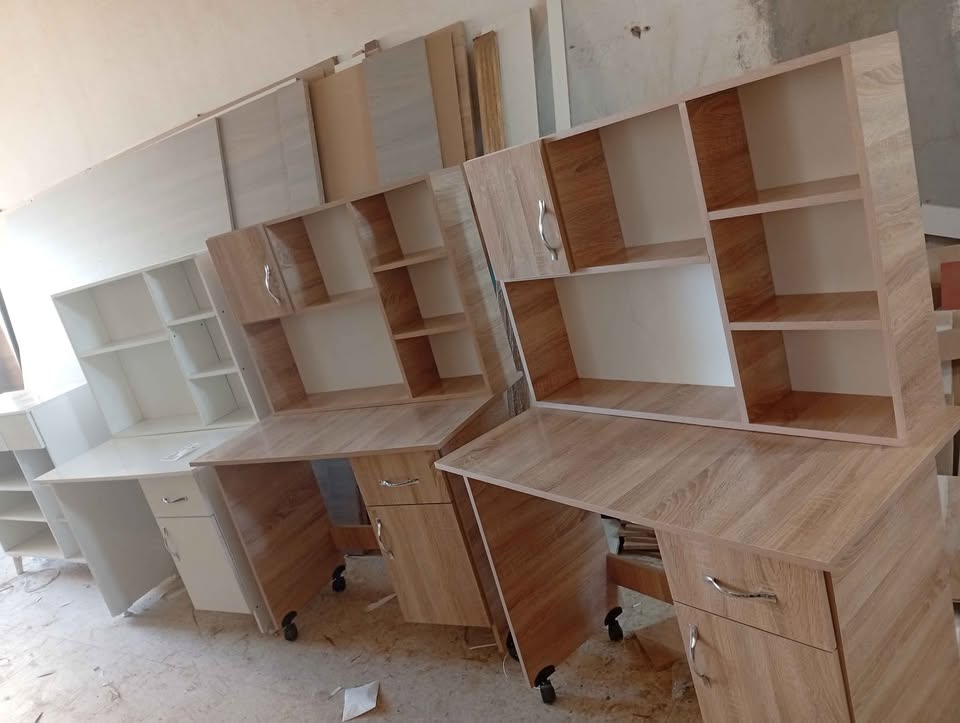 bureau-effet-bois-avec-roulettes-tunis