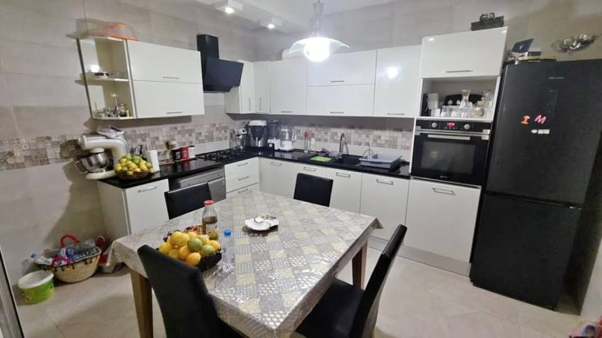 cuisine-moderne-equipee-villa-borj-louzir