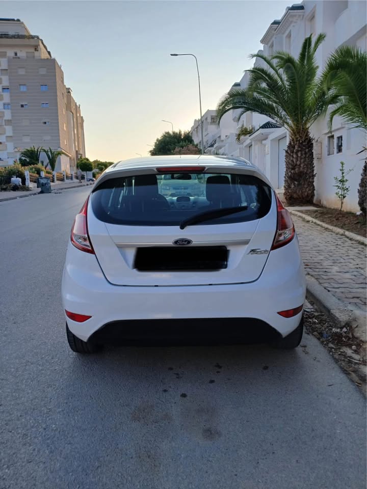 ford-fiesta-2013-arriere