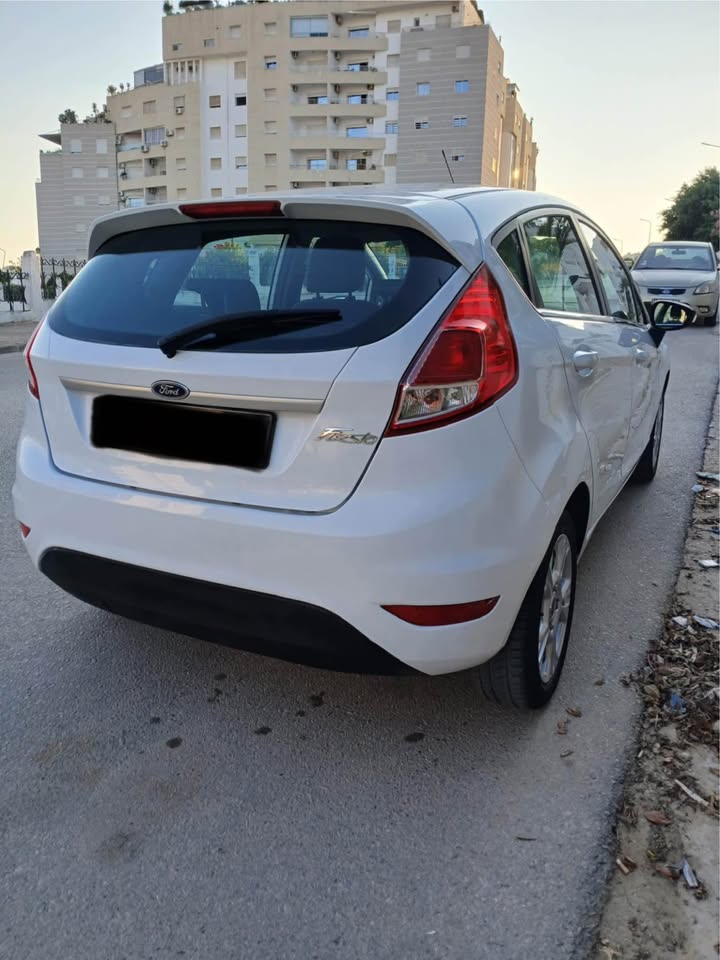 ford-fiesta-2013-blanche