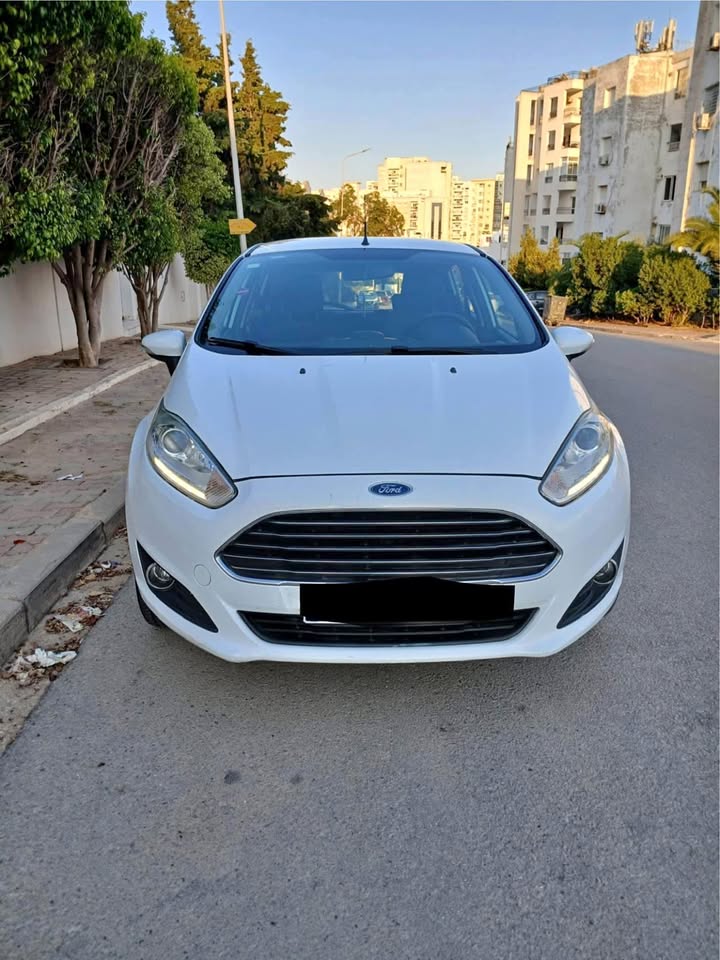 ford-fiesta-titanium-2013-phares
