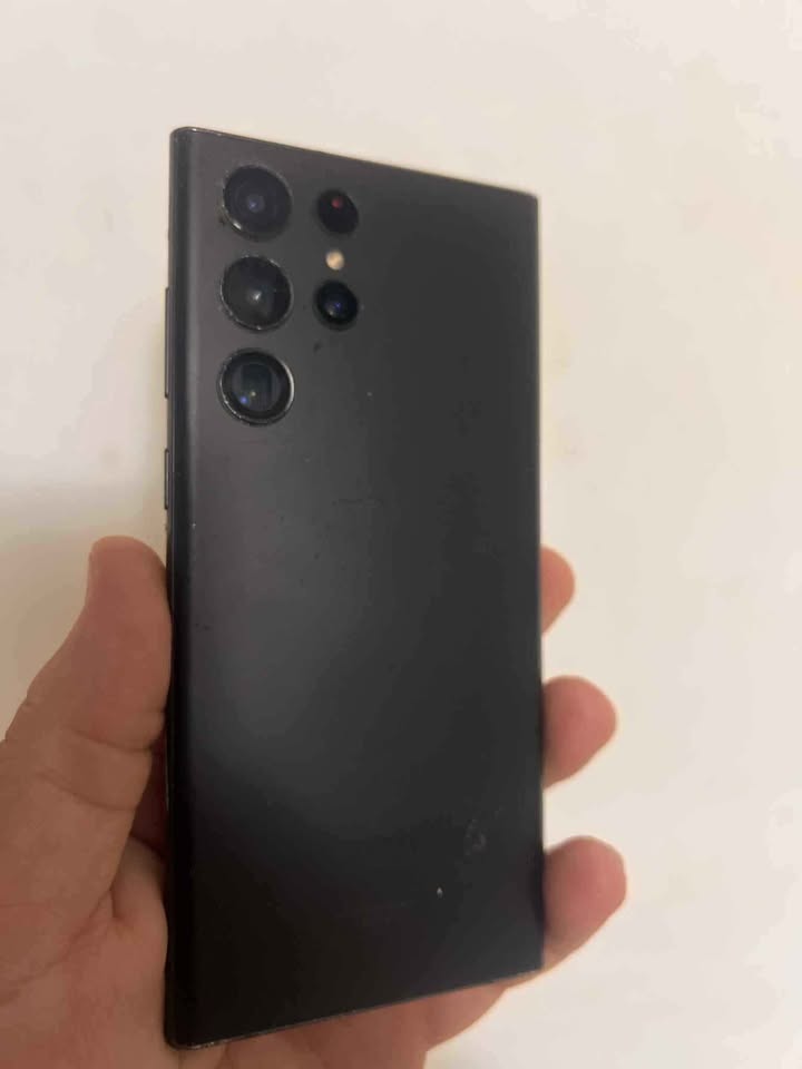 galaxy-s22-ultra-arriere-fissure-legere
