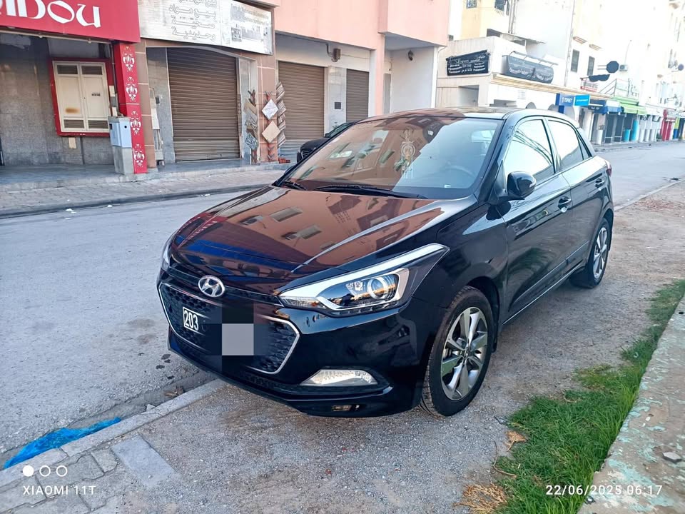 hyundai-i20-essence-premiere-main-ben-arous