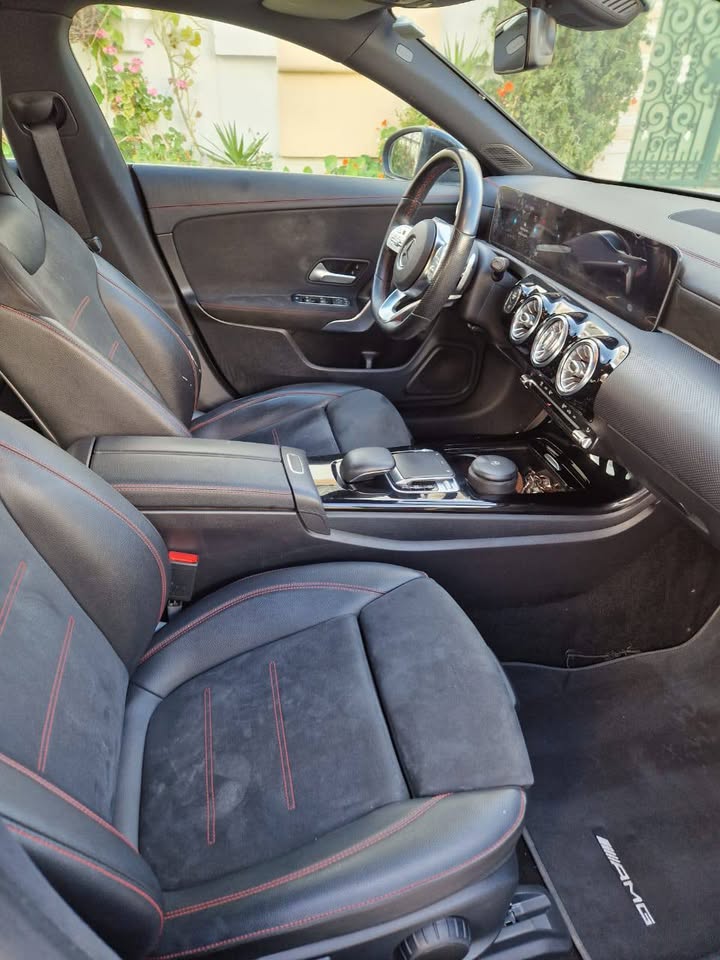 interieur-mercedes-cla-180-amg