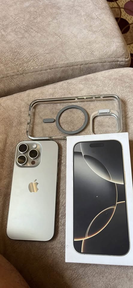 iphone-16-pro-argent-bon-etat-tunisie