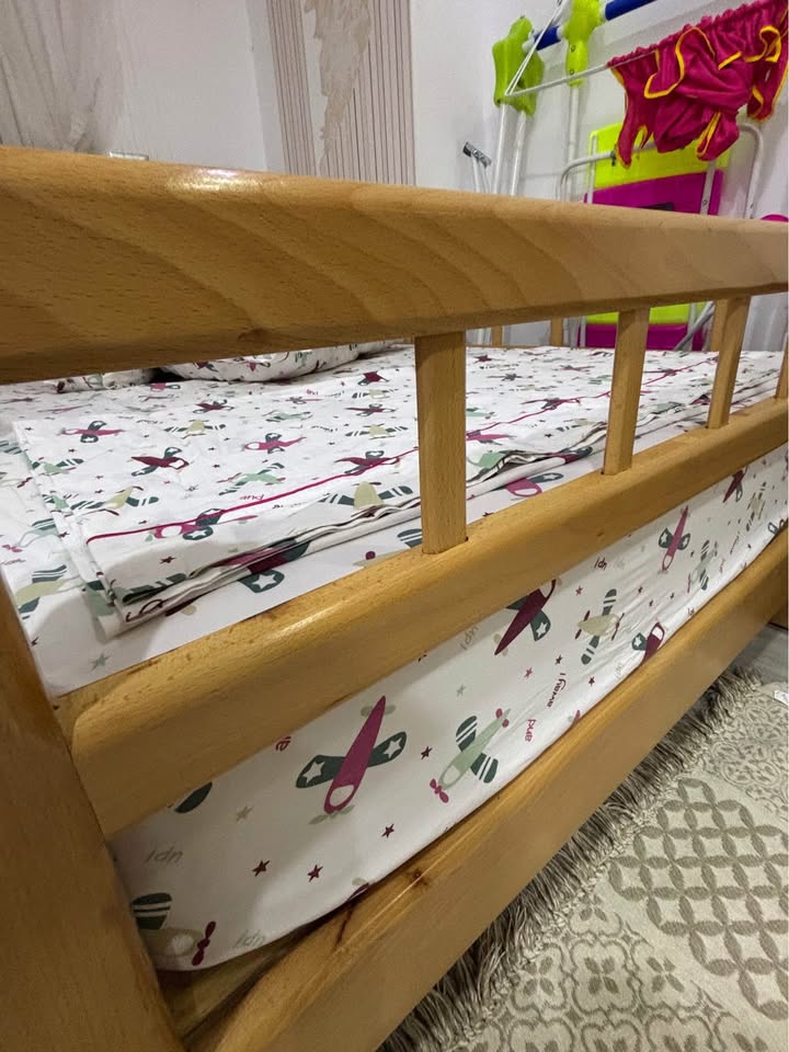lits-enfants-avec-matelas-comme-neuf