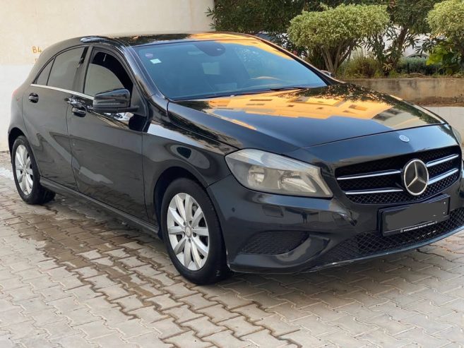 mercedes-a180-noire-automatique