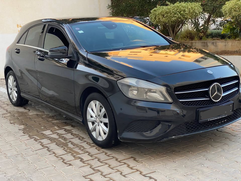 mercedes-a180-noire-automatique