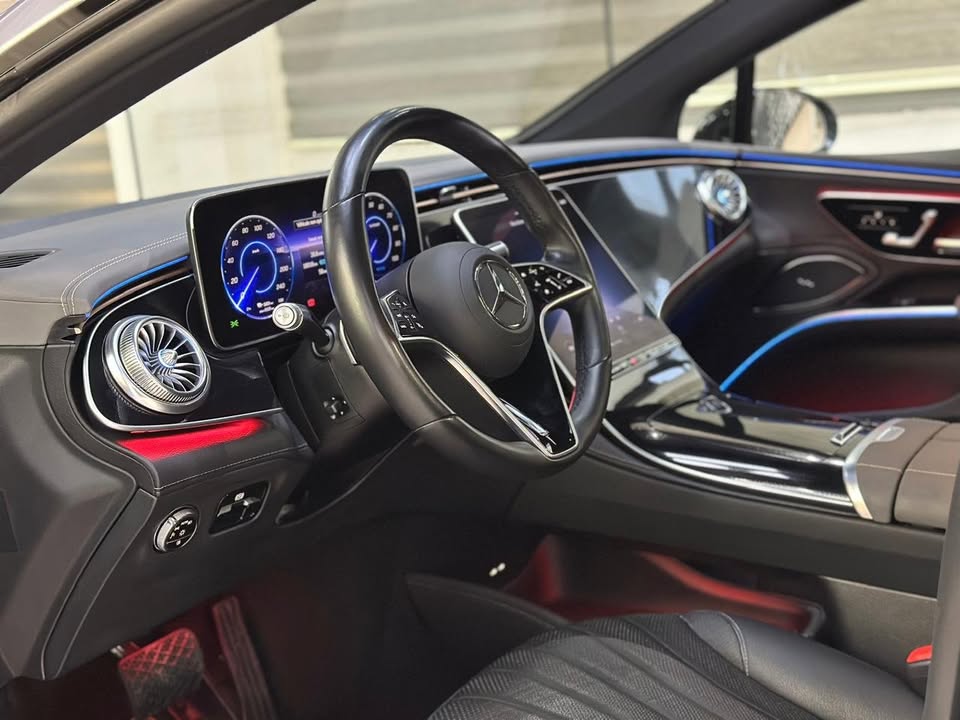 mercedes-eqs-450-plus-interieur-cuir