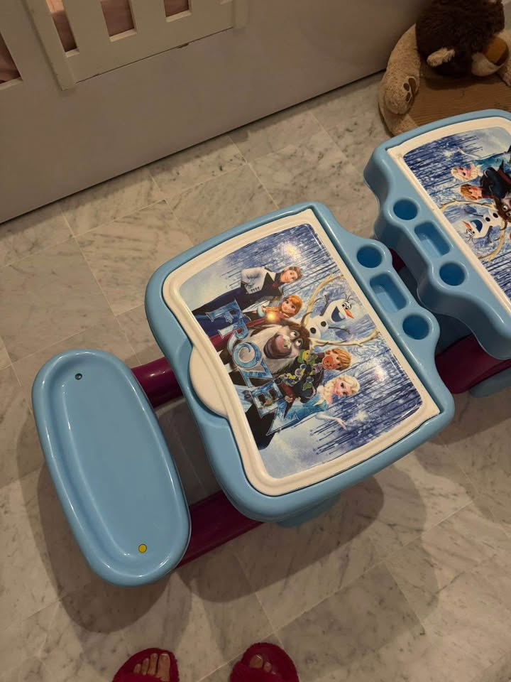 mobilier-enfant-lit-table-frozen