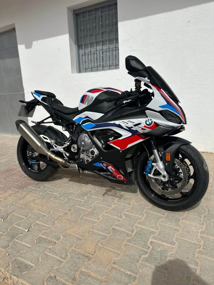 moto-sportive-bmw-m1000rr-avec-carte-grise