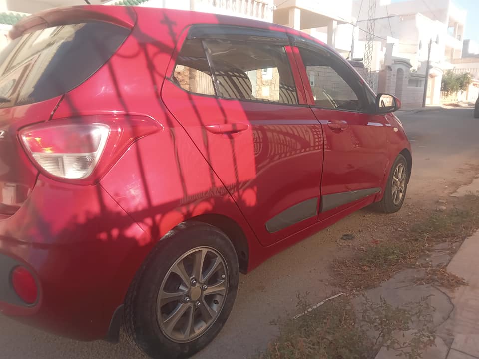 petite-voiture-hyundai-i10-rouge-gabes