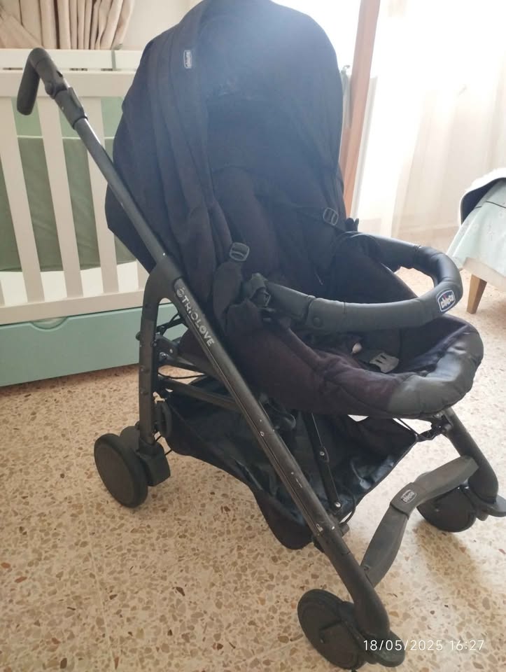 poussette-trio-chicco-pliable-face-maman