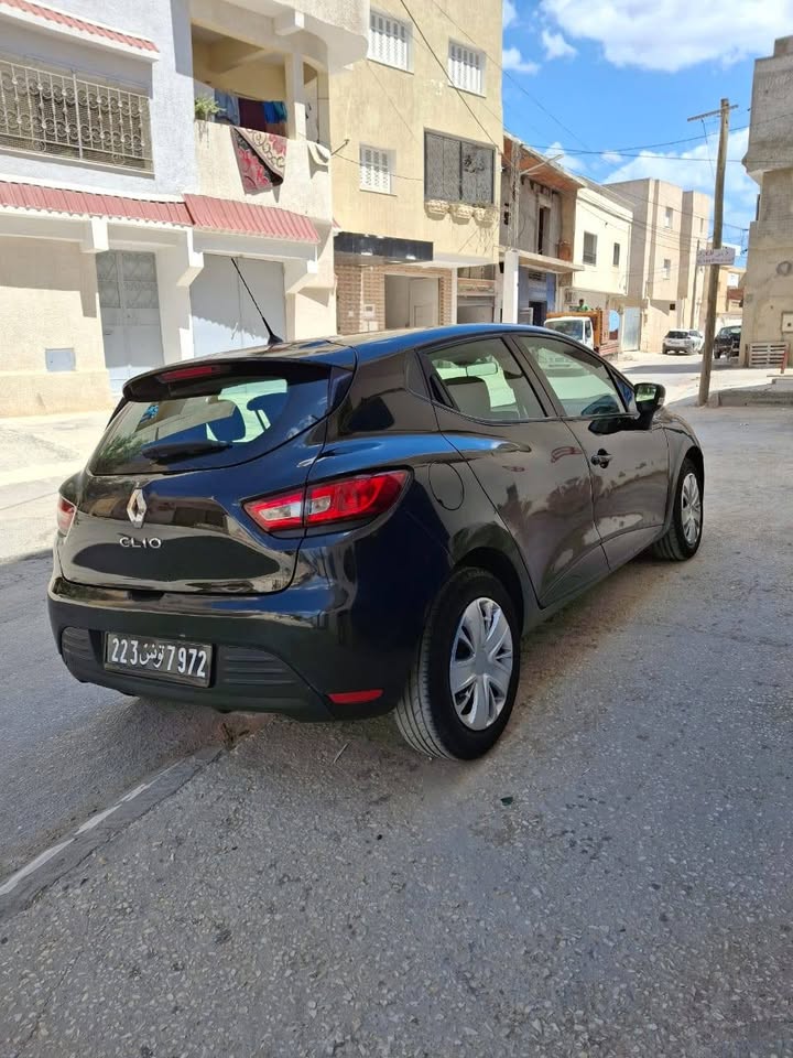 renault-clio-noire-occasion-tunis