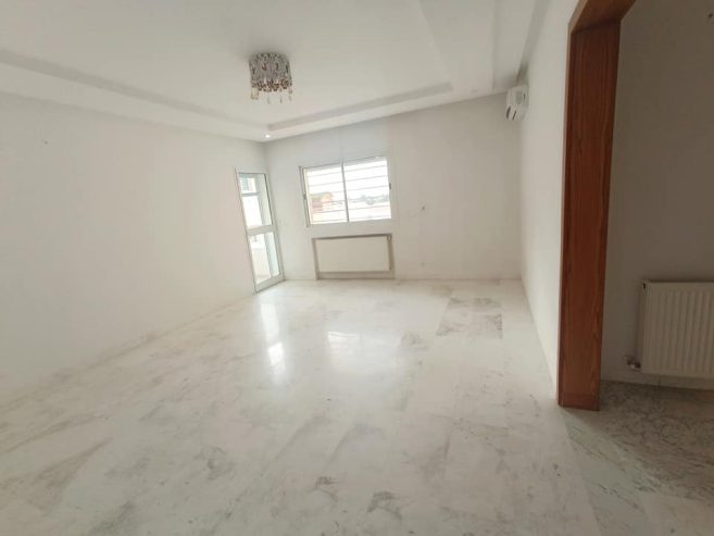 salon-balcon-appartement-s3-soukra