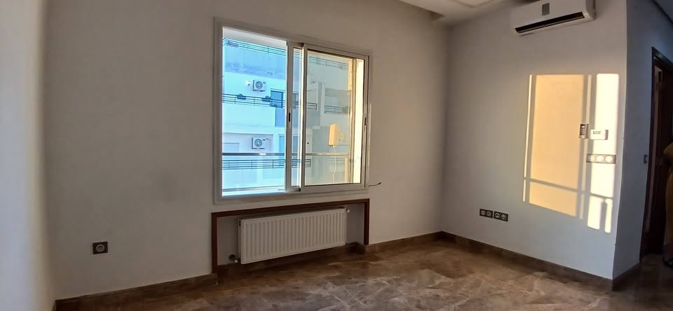 salon-lumineux-location-el-aouina