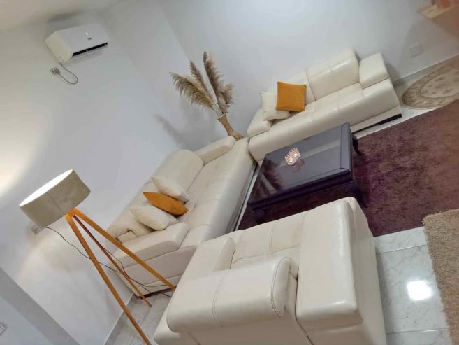 salon-semi-cuir-sfax-avec-table-basse