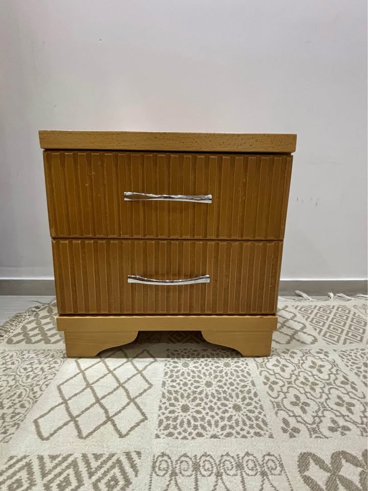 table-de-nuit-enfant-bois-hetre-2-tiroirs